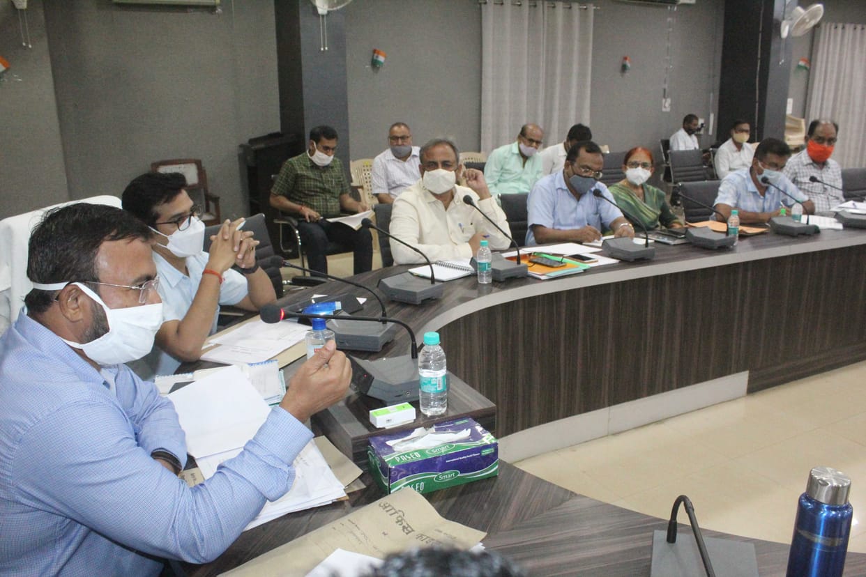 Make arrangements in hospitals for emergencies