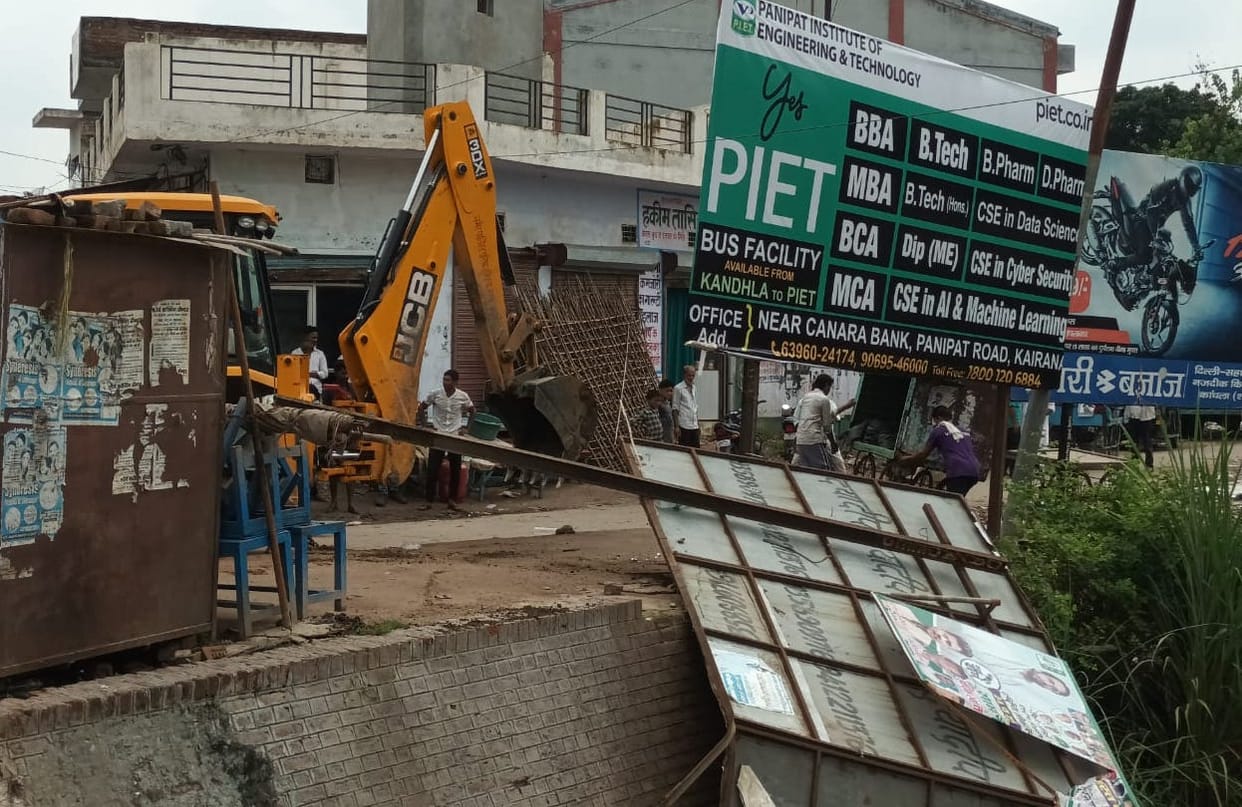 The team of the municipality removed the encroachment