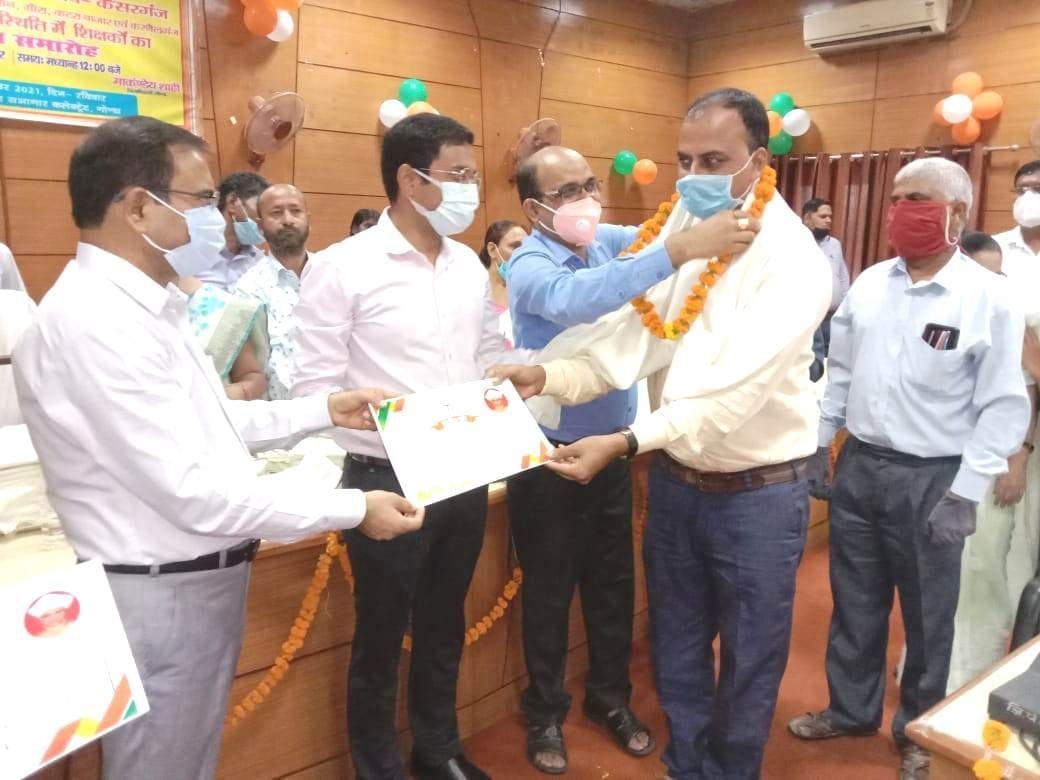 75 teachers got respect on teachers day