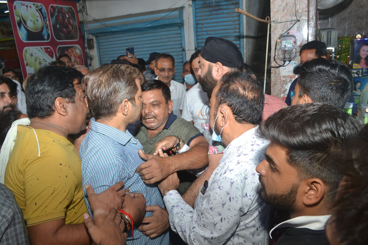 ruckus of shopkeepers over sealing shops