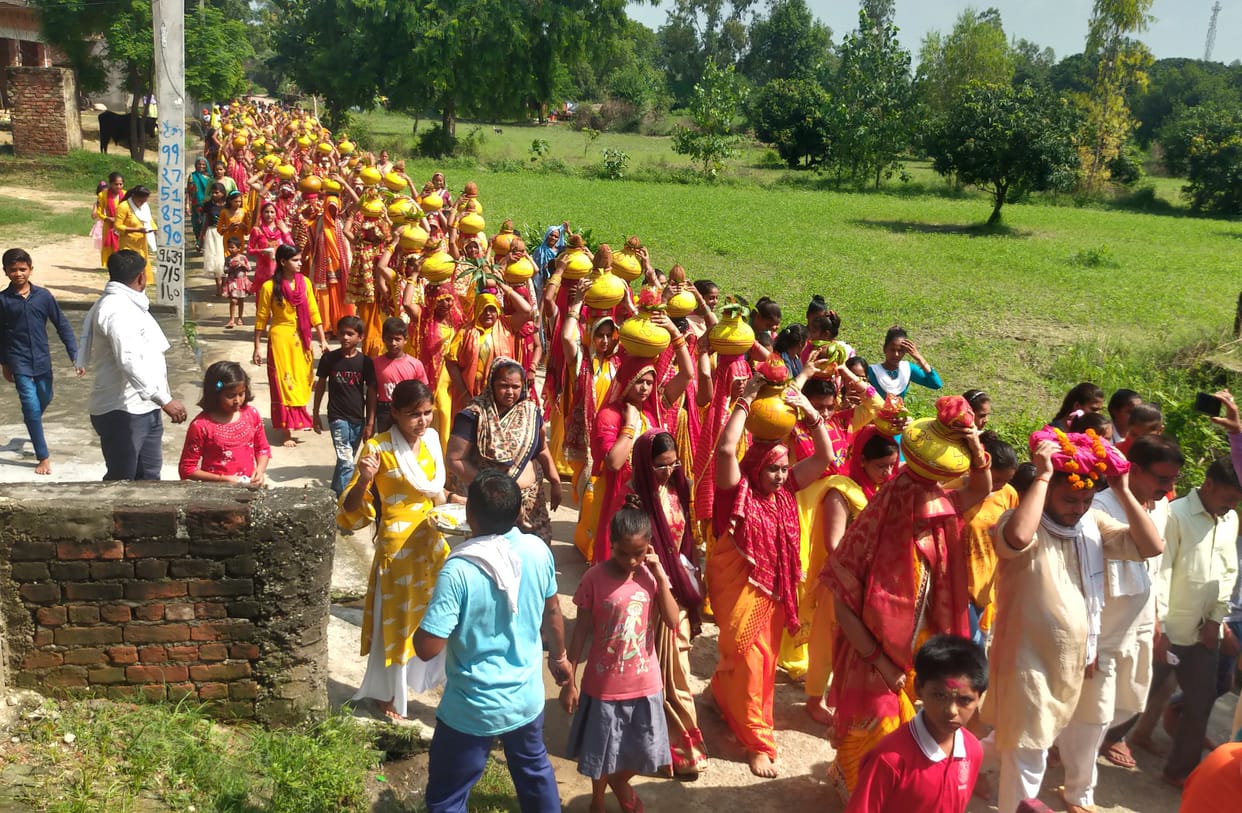 Kalash Yatra taken out in honor of Bhagwat Katha