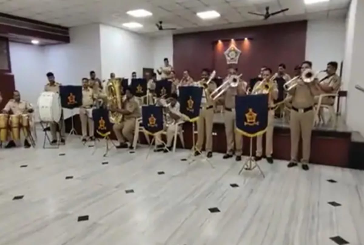 Web series Money Heist 5th season very popular Mumbai Police Khaki studio perform popular song Bella ciao instrument version