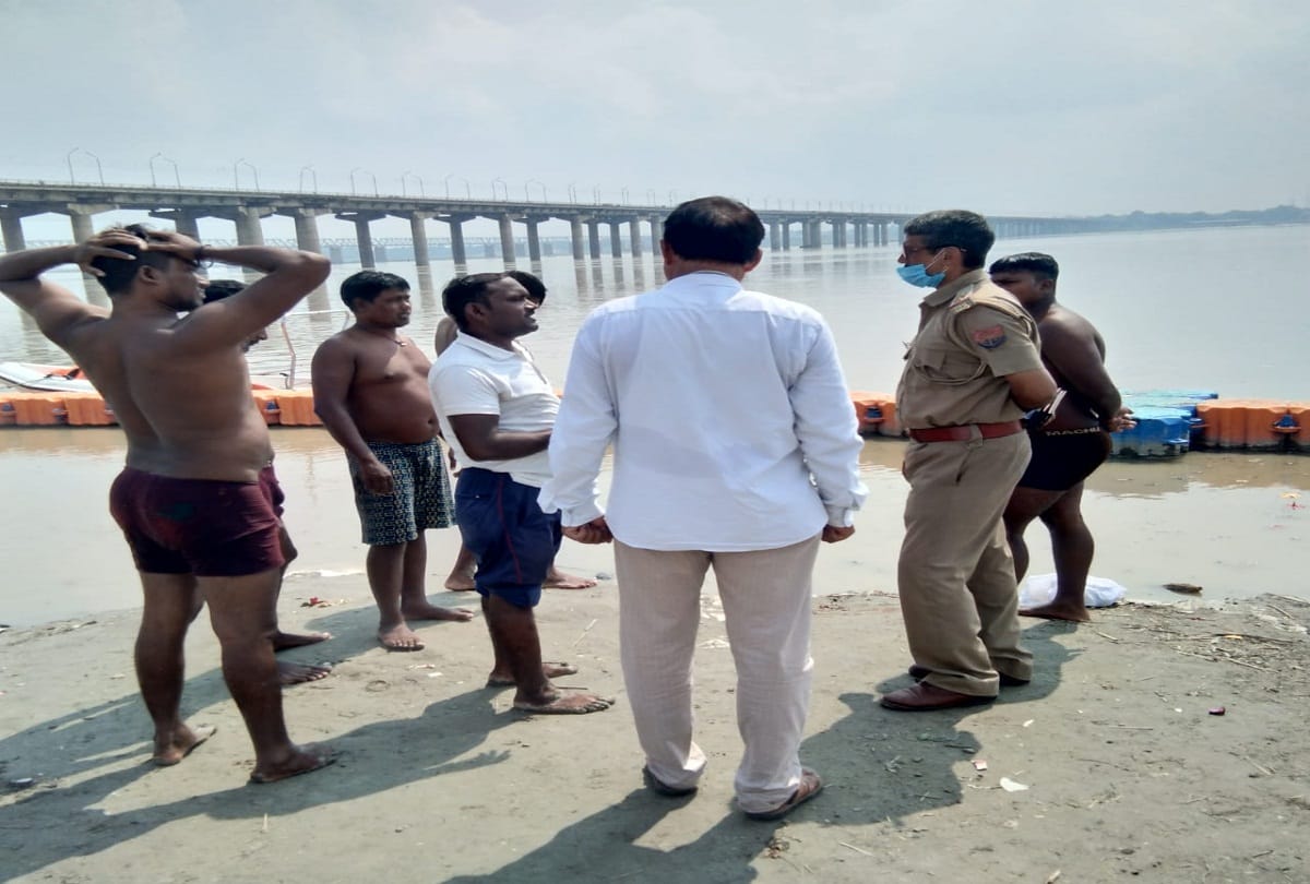 Teacher who went to bathe in Sangam with nephew died due to drowning