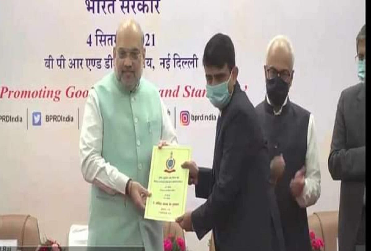 Hasan Zaidi of Prayagraj honored with National Award for book on Cyber Crime