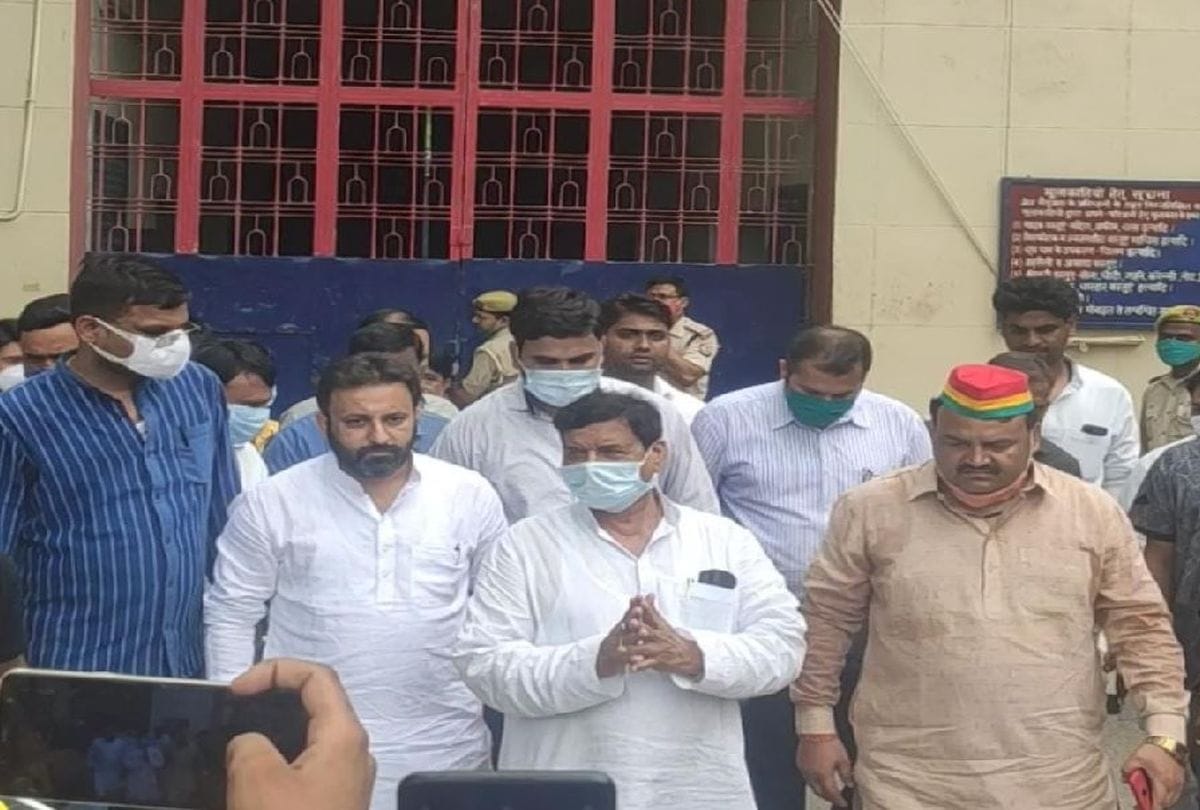 Shivpal Singh Yadav Meet Mla Vijay Mishra And Mlc Kamlesh Pathak In Agra