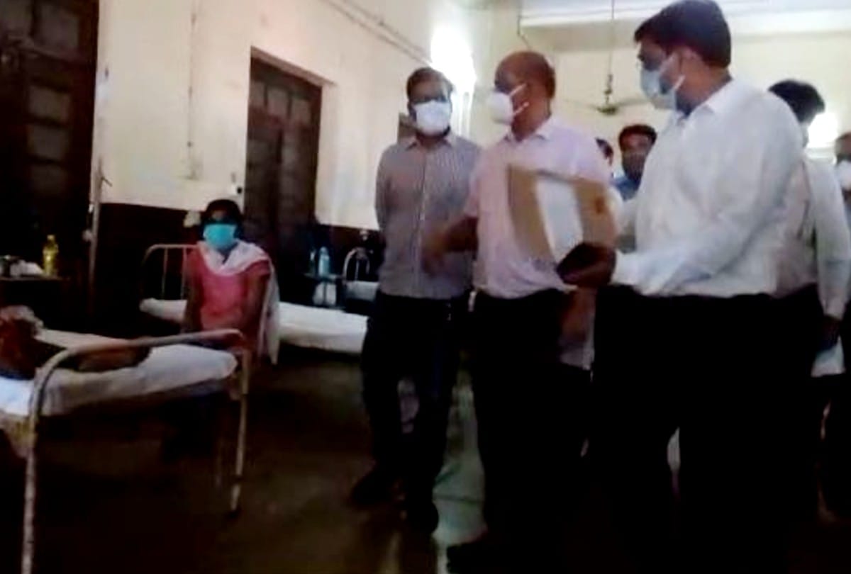 Additional Chief Secretary Hemant Rao inspects Dengue Ward of SN Medical College Agra
