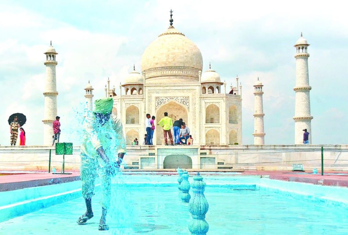 Cleaning of canals and central tank of Taj Mahal to prevent dengue in Agra