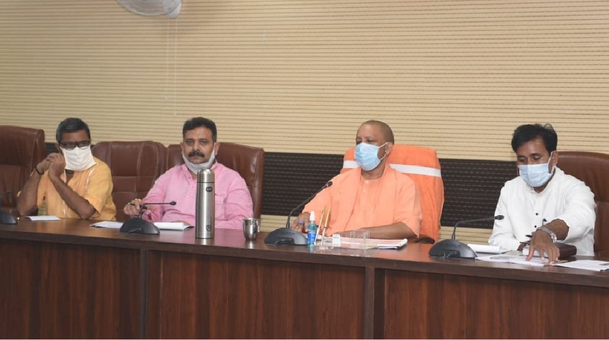 CM Yogi  adityanath visit Varanasi In  review meeting Chief Minister said Hospitals pathology should not be arbitrarily there should be no shortage of medicines for fever and other diseases