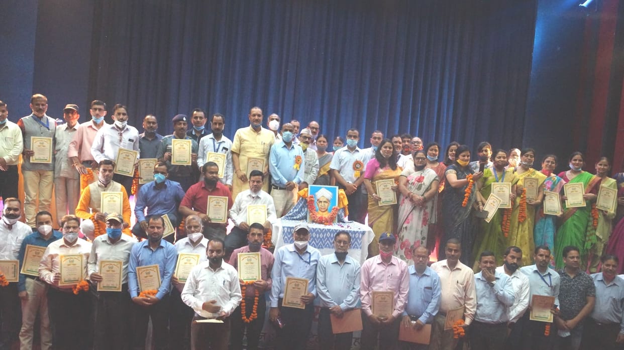 60 teachers got Teacher Gaurav Samman