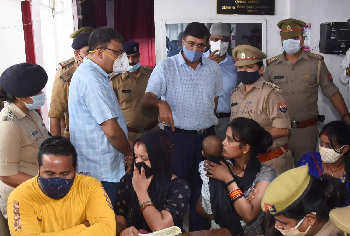 UP DGP mukul goal inspection in Hazratganj kotwali.