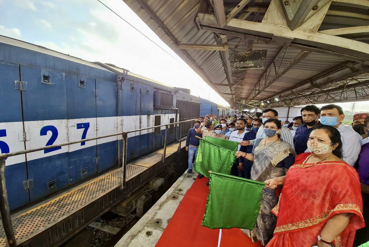 First textile parcel special train flagged off from Surat in Gujarat to Bihar Latest News Update
