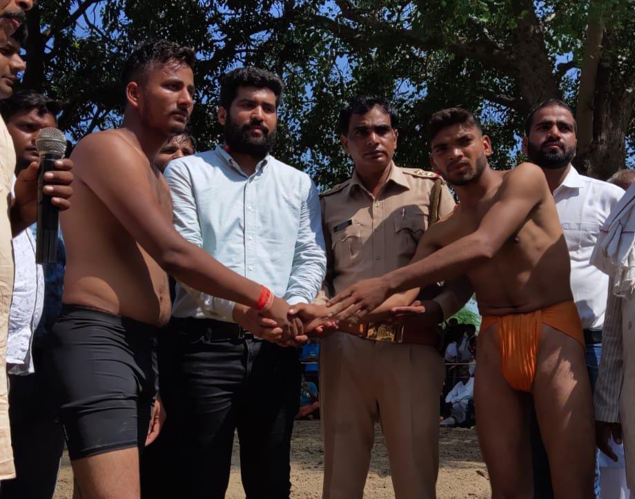 etawah news,Praveen of Firozabad won Jhanda and Harendra won Jhandi wrestling