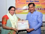 शिक्षक दिवस पर प्राचार्य डॉ. सुरचना त्रिवेदी का सम्मान करते सदर विधायक योगेश वर्मा। संवाद