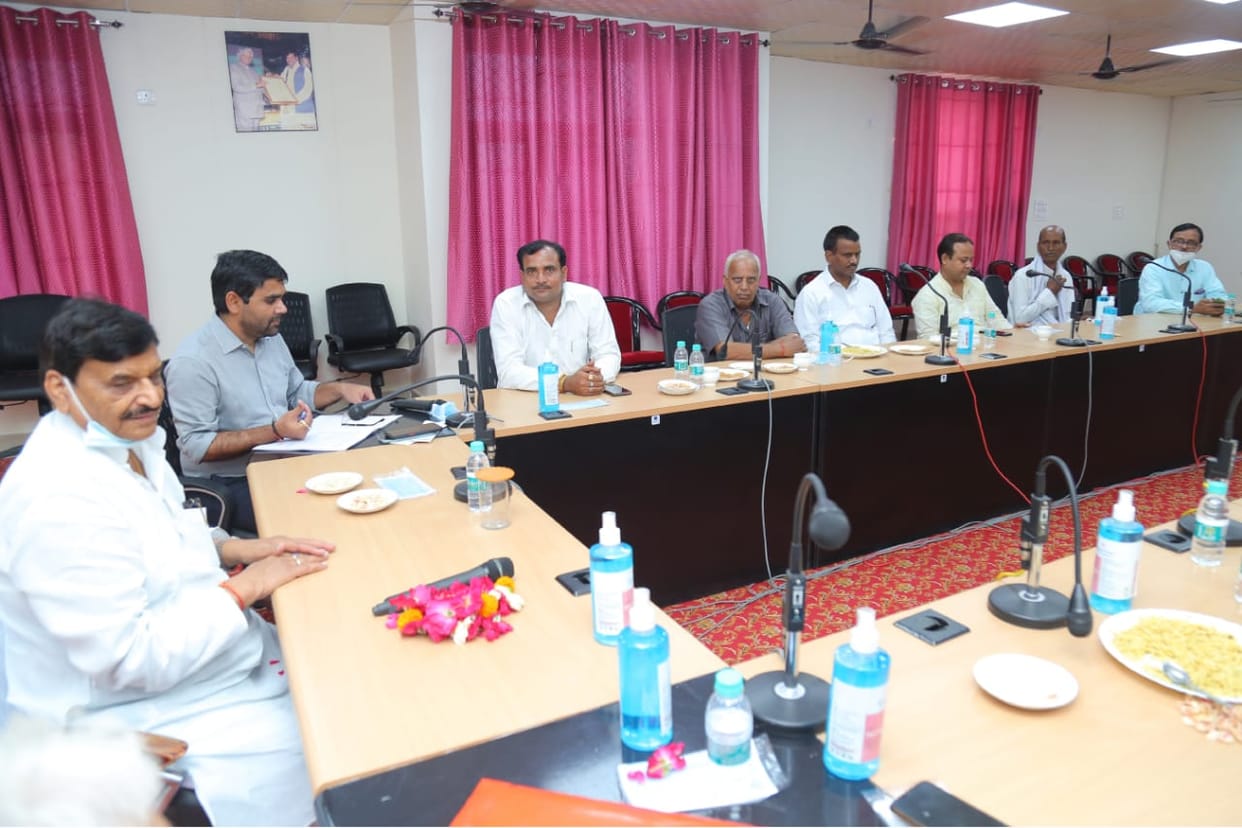 on admission of mafia don muktar , shivpal said , nnothing is wrong, earlier he was also interested  to unite these peopl