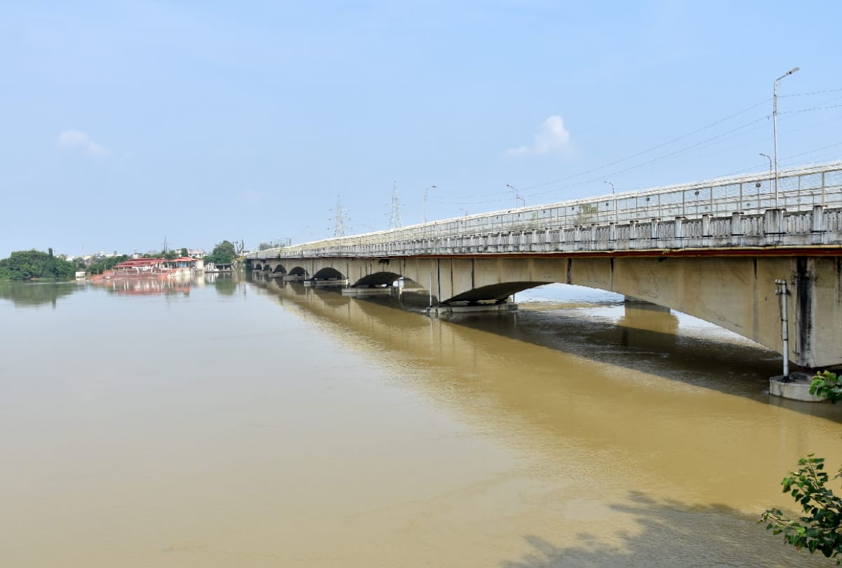 Gorakhpur Flood News: Water Level Gorakhpur rivers water level low danger of severe floods averted for time being