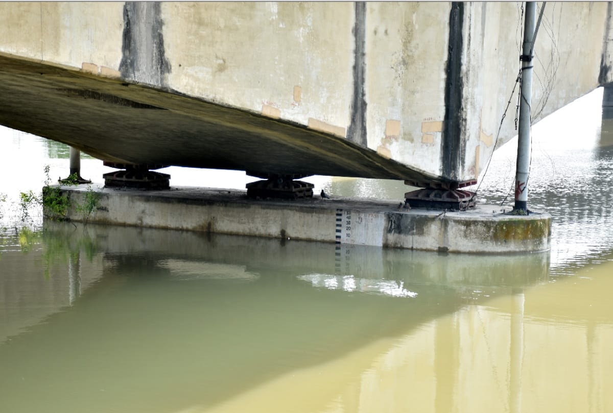 Gorakhpur Flood News: Water Level Gorakhpur rivers water level low danger of severe floods averted for time being