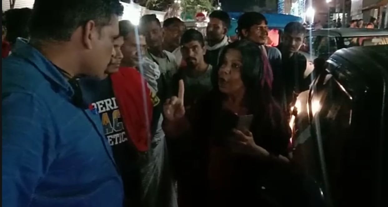 Mathura: Stopped from taking the car in No Parking John, created a ruckus