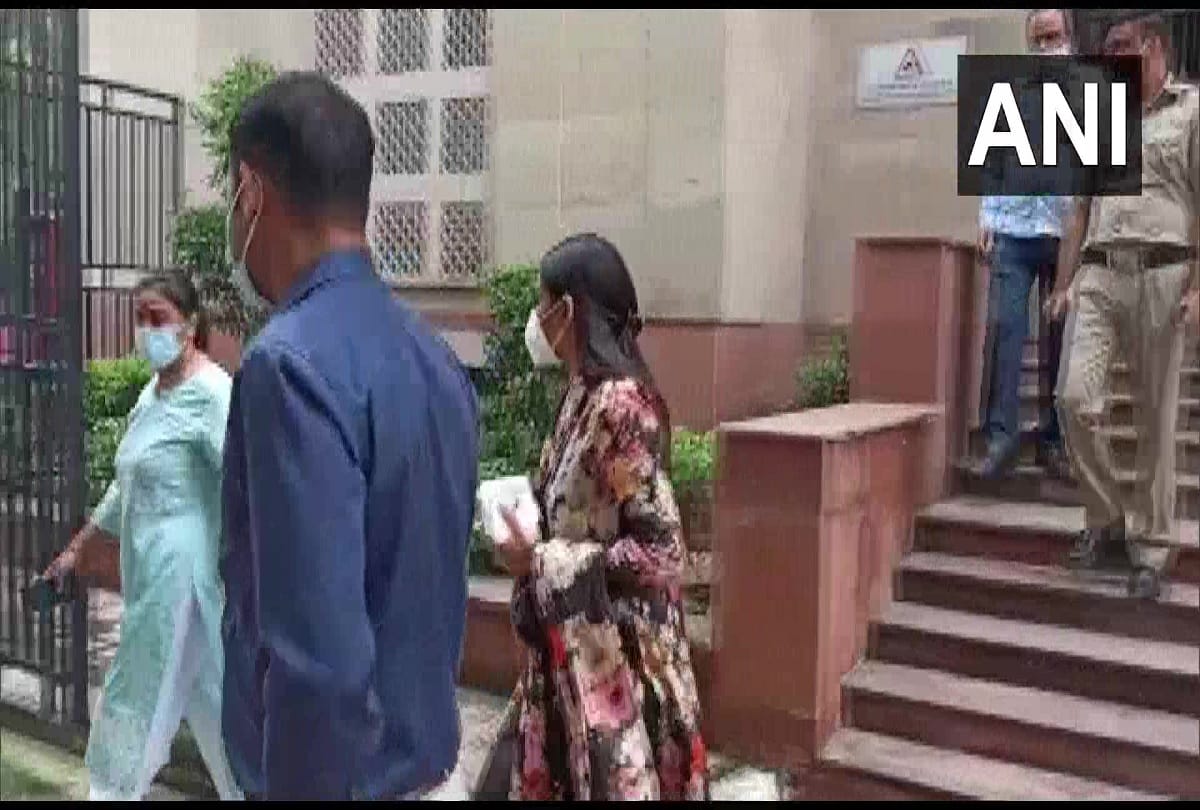 Economic offence wing of Delhi police arrests four more accused in 200 crore forgery case