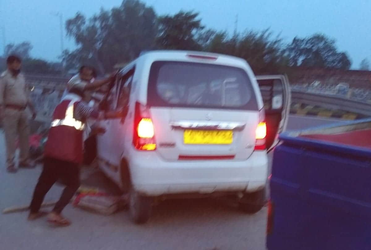 Three died in a car accident in rudauli in Ayodhya.