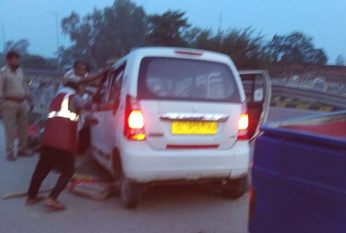 Three died in a car accident in rudauli in Ayodhya.