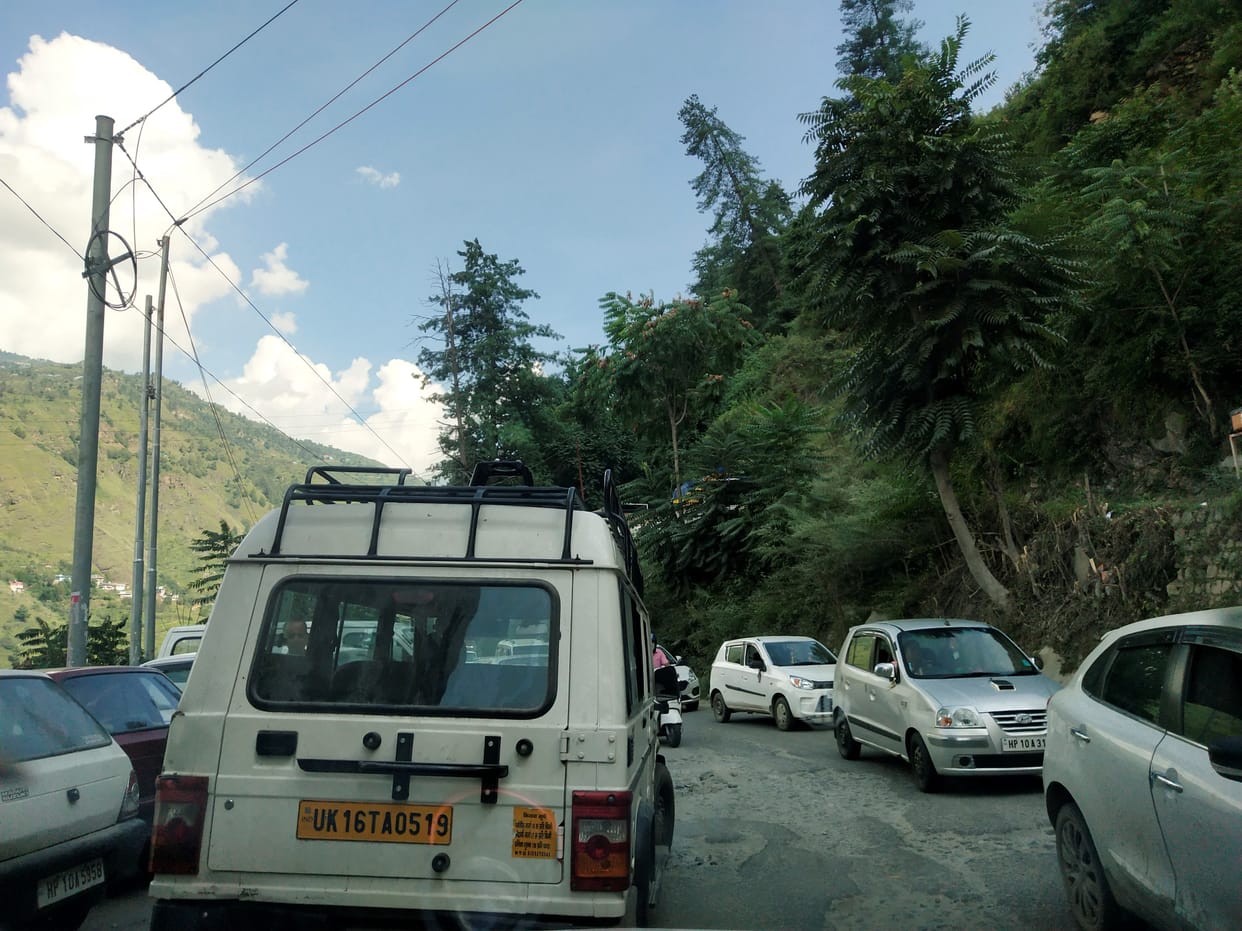 rohru people face treffic jaam in apple season