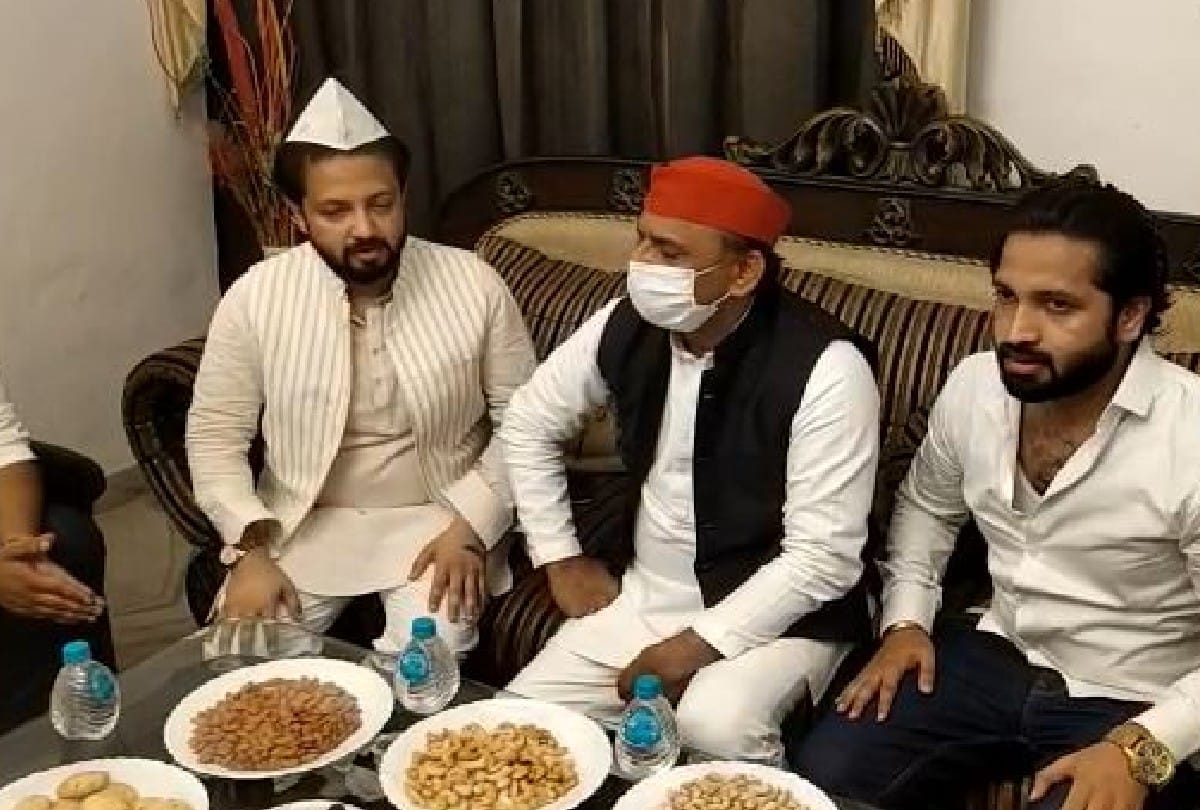 Akhilesh Yadav met the relatives of the late SP leaders and expressed condolences in agra