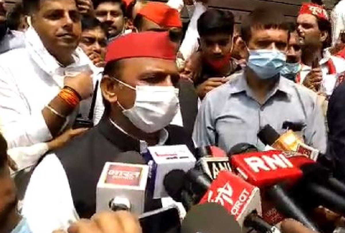 Akhilesh Yadav targets Yogi Adityanath government over the situation in Firozabad