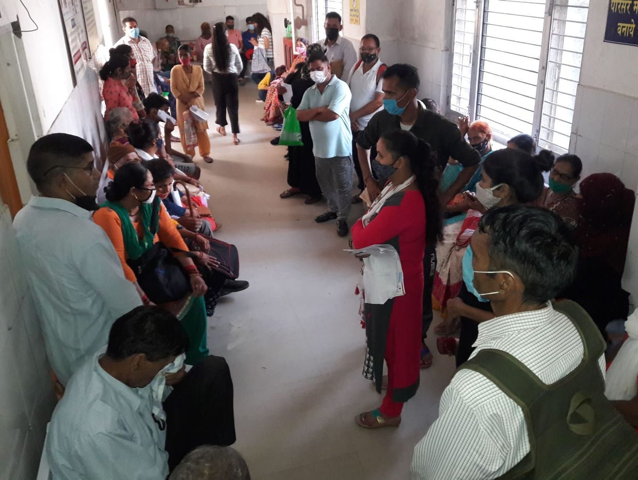 Line in the base hospital of people suffering from viral