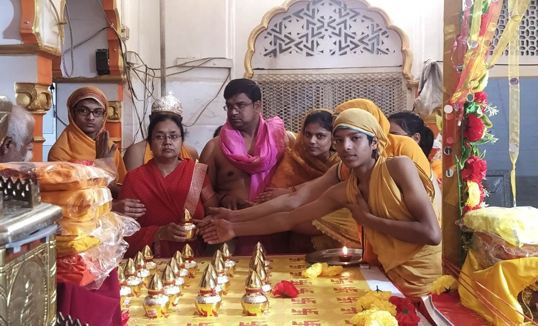 Devotees offer 48 Arghyas by worshiping Lord Shanti Nath