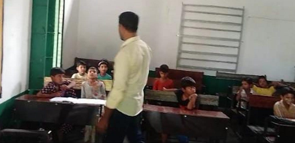 The sweeper is teaching the students