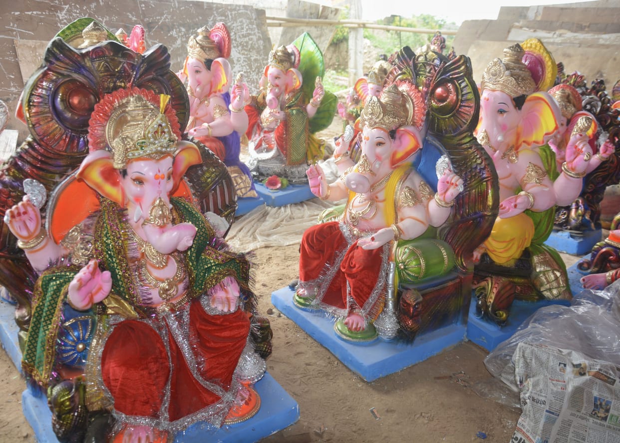 Gajodhar Maharaj will sit from house to house on ten