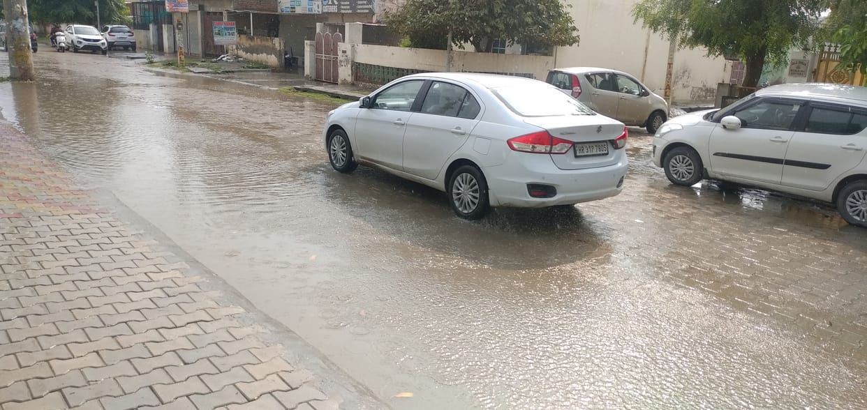 Waterlogging in the city due to light rain