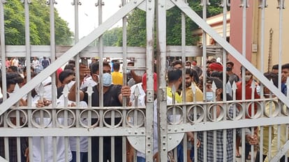 BHU hospital staff and students fight today lanka gate closed in protest varanasi police force deployed