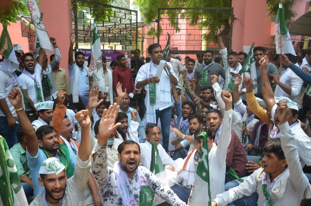Mathura: Young RLD demonstrated by gheraoing CMO office