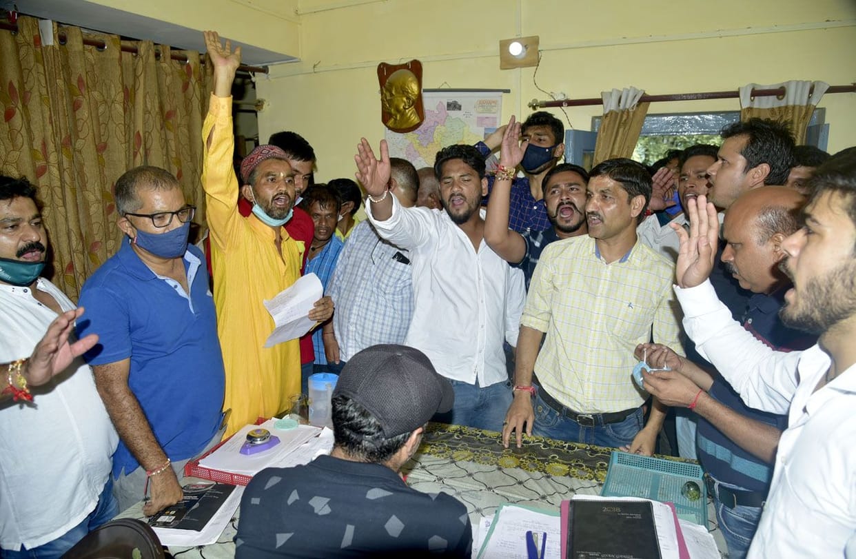 People surrounded the office of the Electricity Department