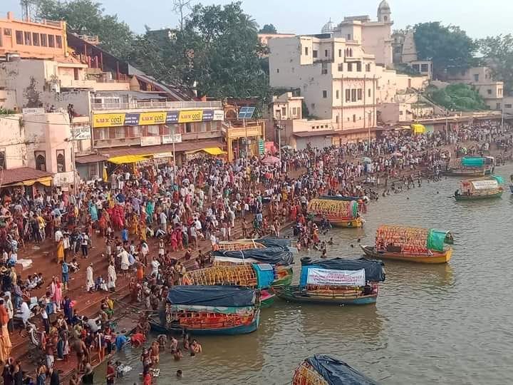 Devotees take a dip of faith on Amavasya