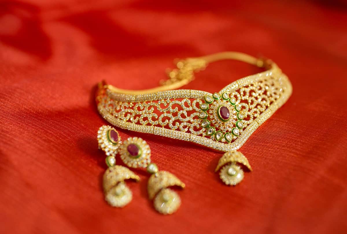 Women's Day Gift Ideas 2024 best jewellery item for mother sister wife