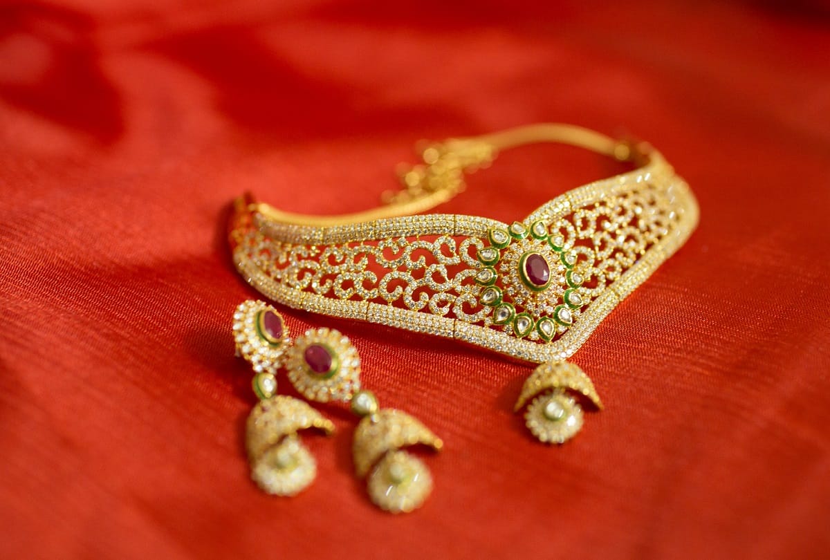you should know difference between polki and kundan jewellery