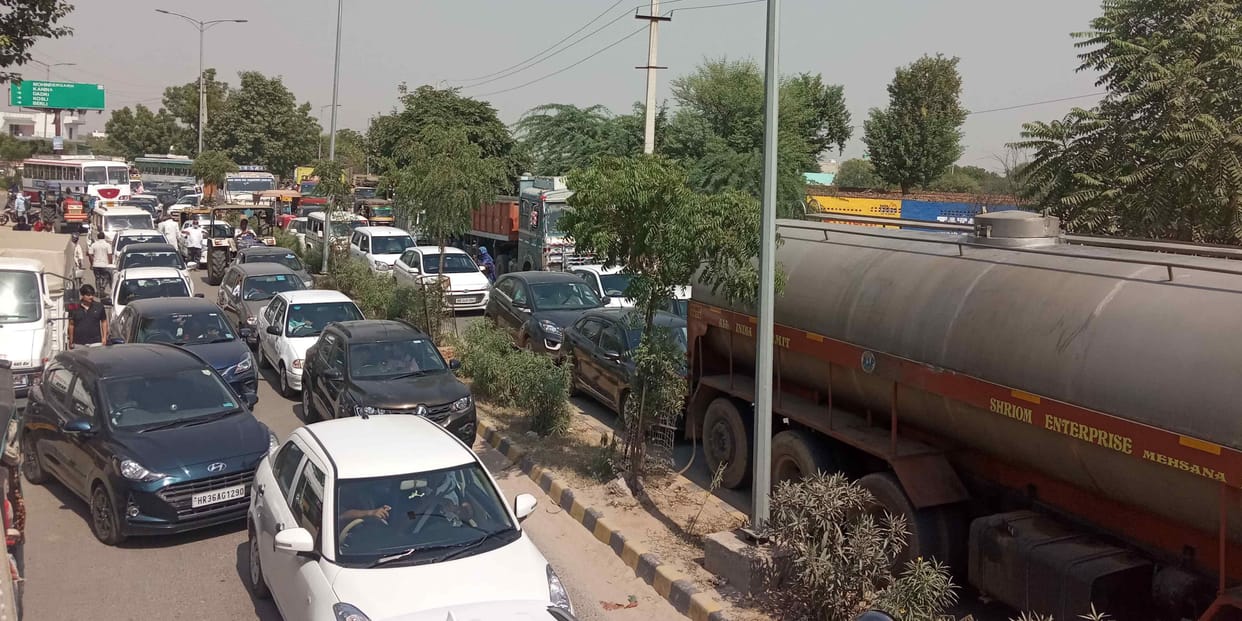Difficult to travel due to jam at Rewari-Narnaul gate
