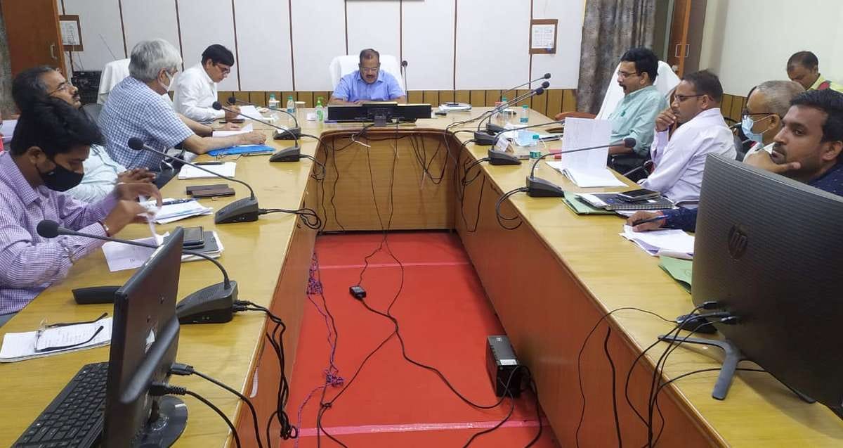 Complete the projects under construction on time: Commissioner