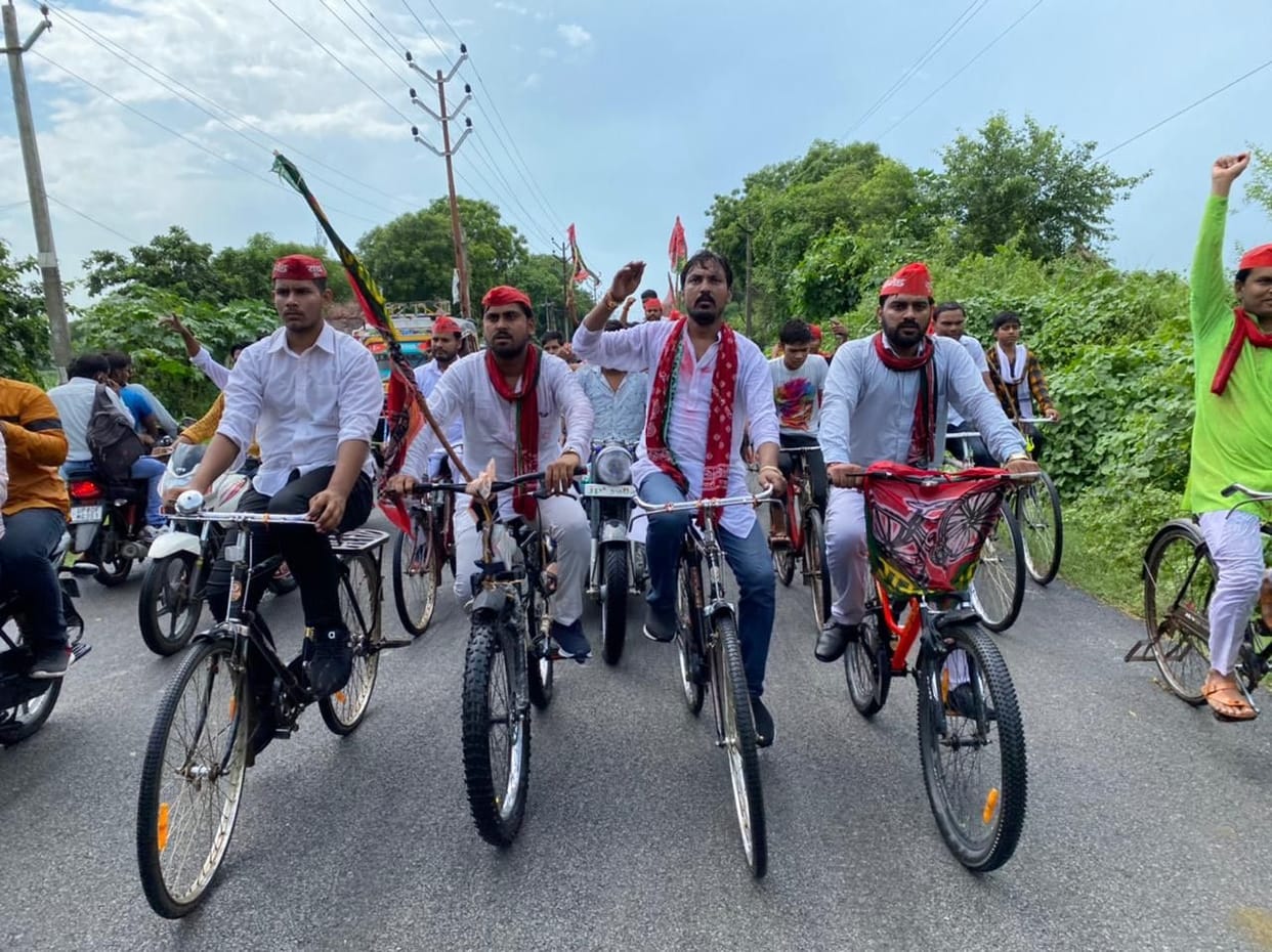 Mulayam Singh Youth Brigade took out cycle journey