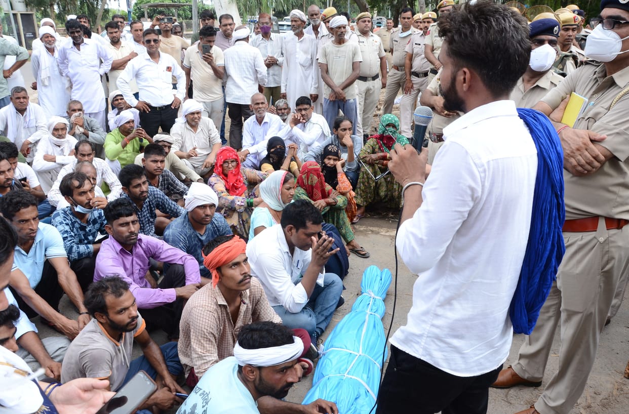 The relatives raised the dead body after the case was registered, the protest ended