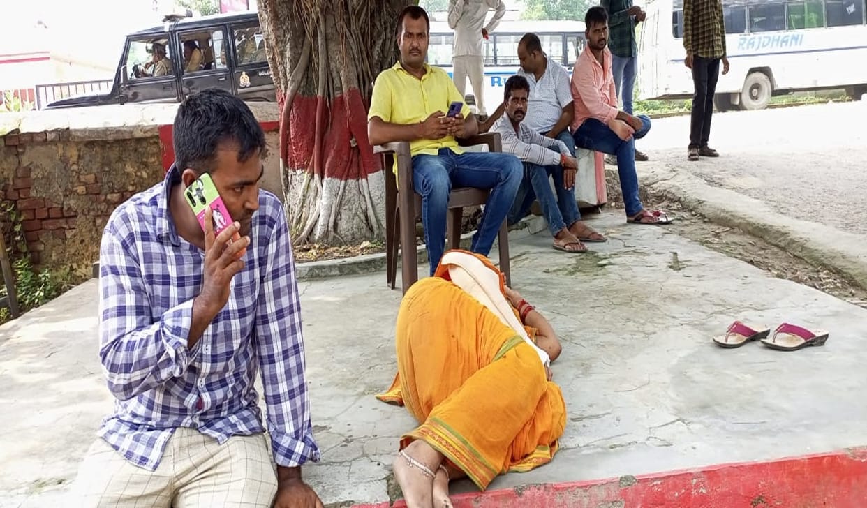Nurse commited suicide by hanged herself in chc Machhali Shahar Jaunpur she engaged in vaccination work