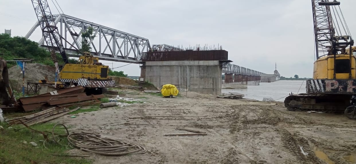 Ballia: Doubling work hindered due to incomplete construction of bridge, construction on Saryu river between Bakulhan-Majhi railway stations
