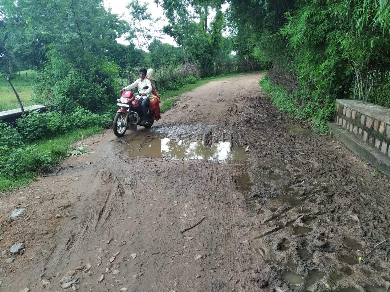 neemkhera resident, shabby road