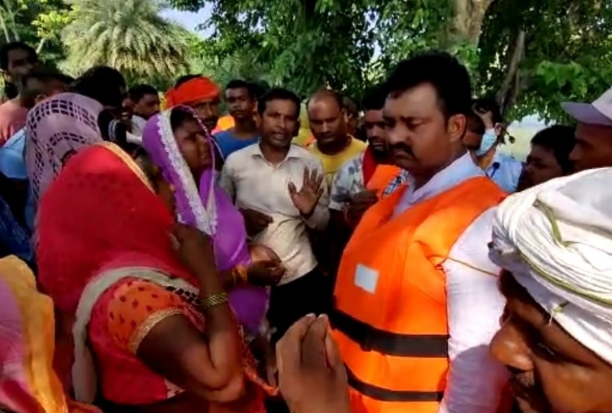 Gorakhpur BJP MP Kamlesh Paswan not allowed to enter village
