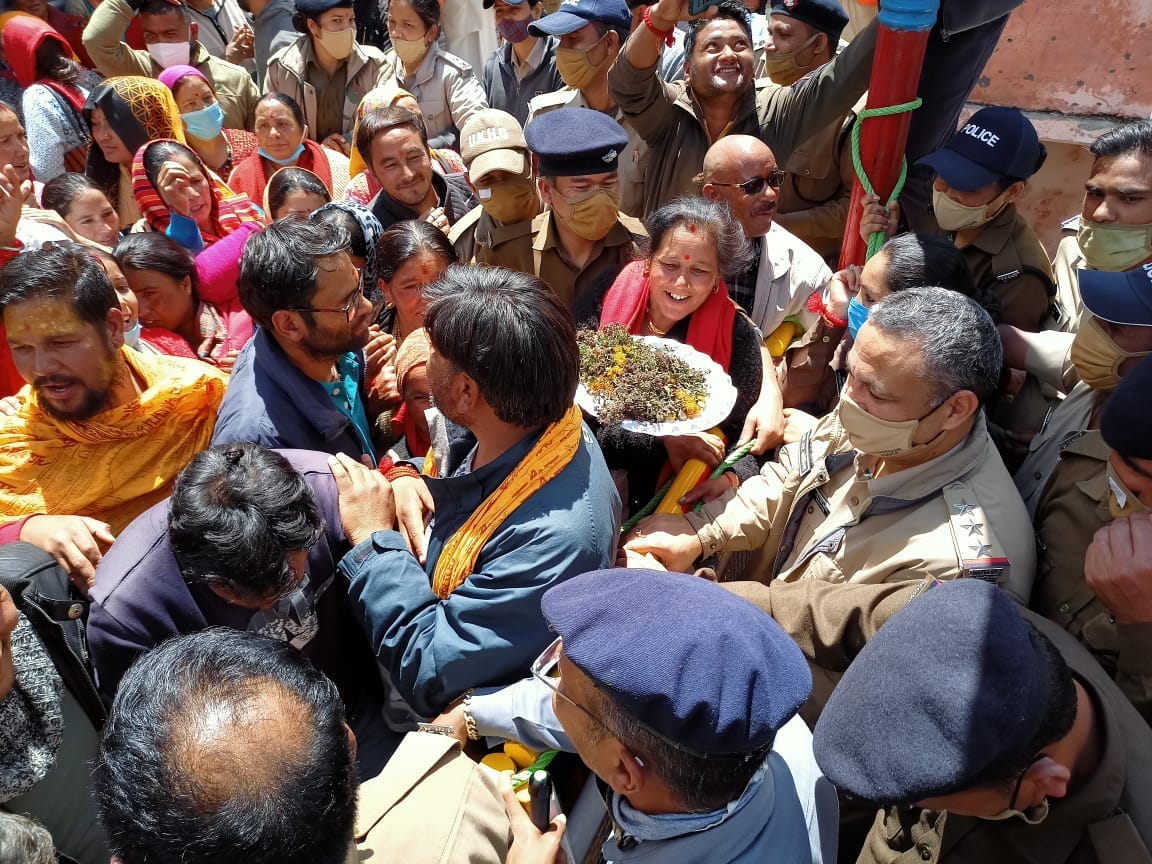 Chardham yatra 2021: Priest badrinath dham march today