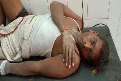 Kaushambi: Truck caught fire due to high tension electric wire, two scorched