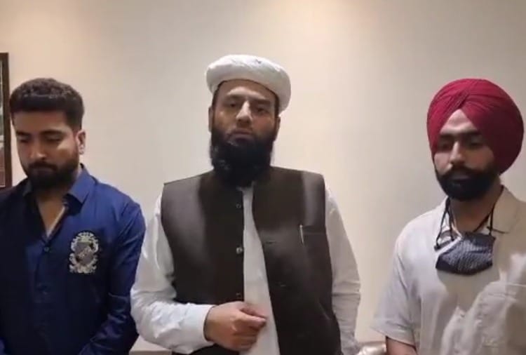 Punjabi singer Ammy Virk and Jaani apologize for using the word Rasool in the song
