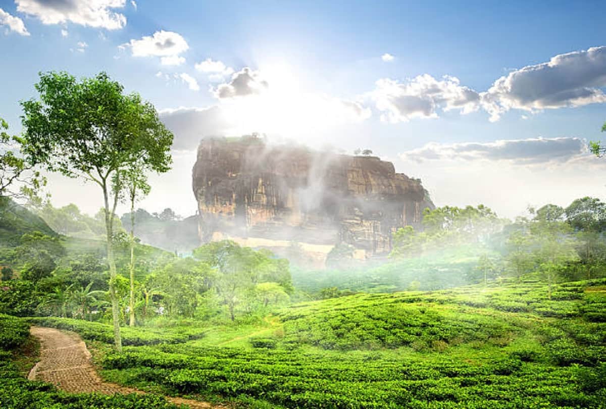 Srilanka best tourist spot to visit Sigiriya Rock
